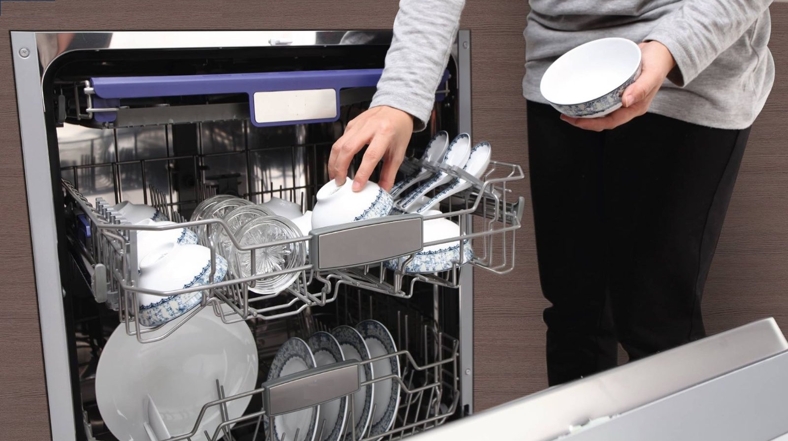 khoang chứa máy rửa bát munchen